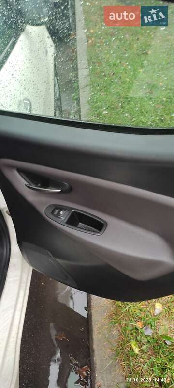 Хетчбек Lancia Ypsilon 2013 в Києві фото 17 Хетчбек Lancia Ypsilon 2013 в Києві