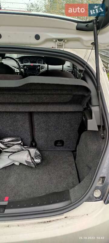 Хетчбек Lancia Ypsilon 2013 в Києві фото 18 Хетчбек Lancia Ypsilon 2013 в Києві