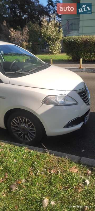 Хетчбек Lancia Ypsilon 2013 в Києві фото 24 Хетчбек Lancia Ypsilon 2013 в Києві