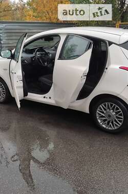 Хэтчбек Lancia Ypsilon 2013 в Киеве