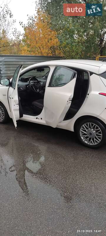 Хетчбек Lancia Ypsilon 2013 в Києві фото 10 Хетчбек Lancia Ypsilon 2013 в Києві