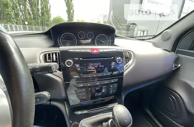 Lancia Ypsilon 2013