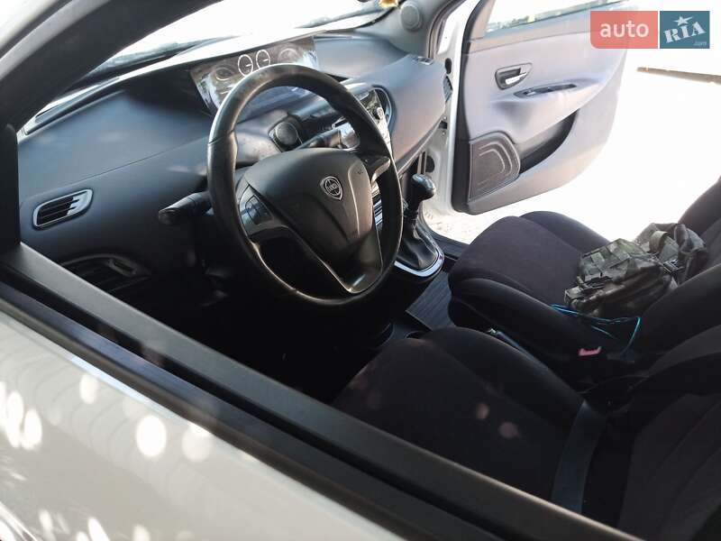 Седан Lancia Ypsilon 2012 в Борисполе