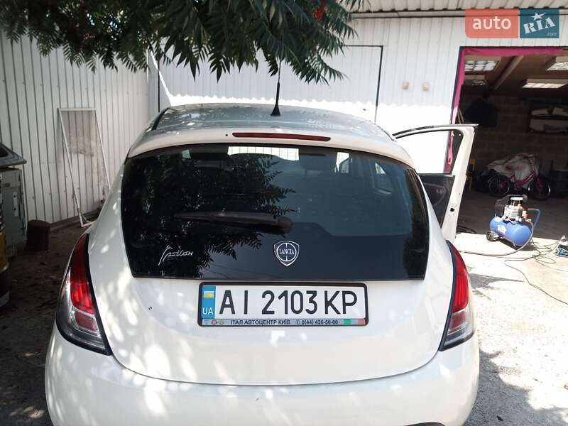 Седан Lancia Ypsilon 2012 в Борисполе