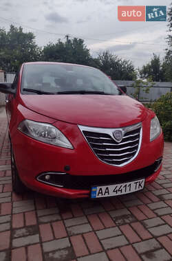 Хэтчбек Lancia Ypsilon 2012 в 