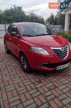 Хэтчбек Lancia Ypsilon 2012 в 