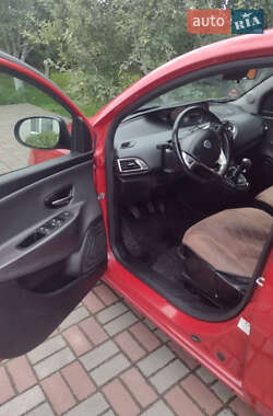 Хэтчбек Lancia Ypsilon 2012 в 