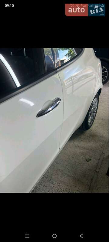 Хетчбек Lancia Ypsilon 2013 в Києві фото 6 Хетчбек Lancia Ypsilon 2013 в Києві