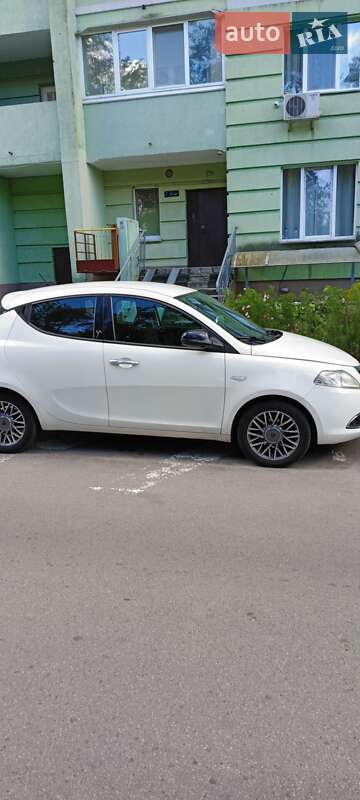 Lancia Ypsilon 2013 Lancia Ypsilon 2013