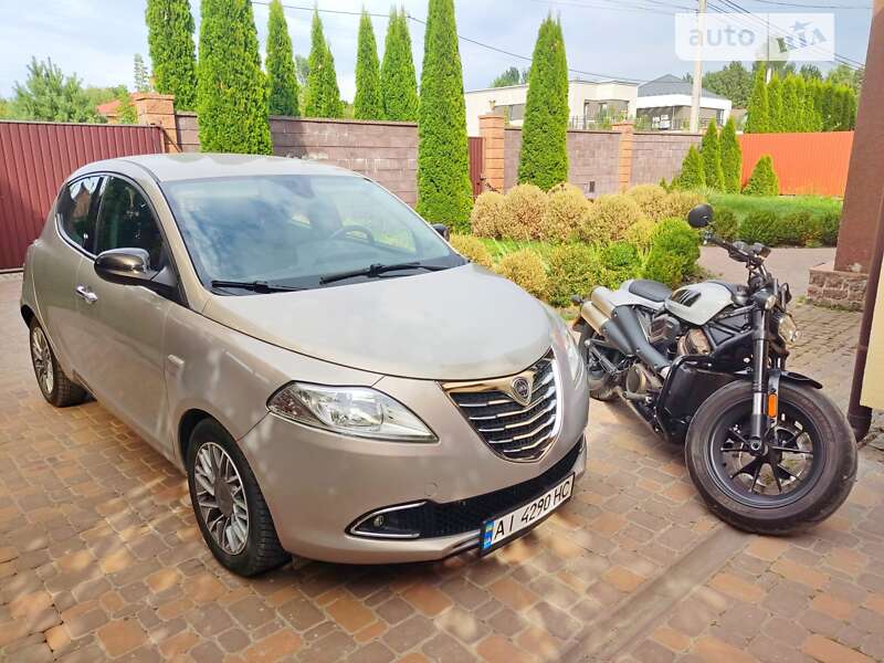 Хэтчбек Lancia Ypsilon 2013 в Киеве