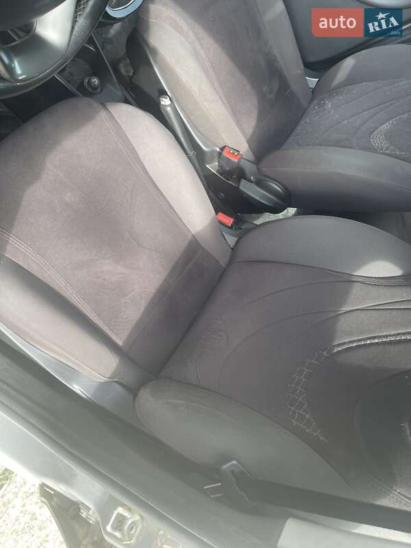 Хэтчбек Lancia Ypsilon 2012 в Ужгороде