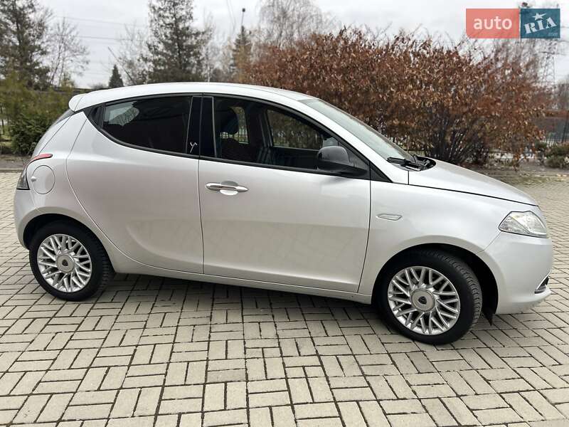 Хетчбек Lancia Ypsilon 2015 в Львові фото 5 Хетчбек Lancia Ypsilon 2015 в Львові