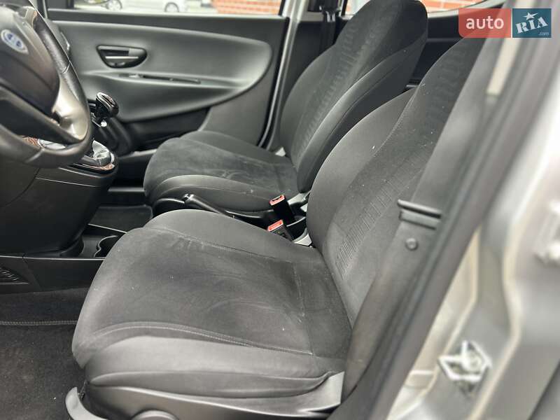 Хетчбек Lancia Ypsilon 2015 в Львові фото 13 Хетчбек Lancia Ypsilon 2015 в Львові