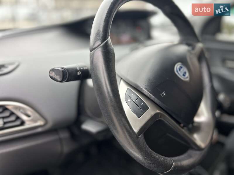 Хетчбек Lancia Ypsilon 2015 в Львові фото 16 Хетчбек Lancia Ypsilon 2015 в Львові