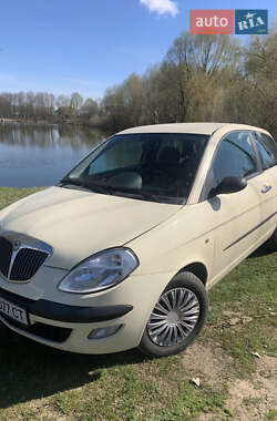 Хэтчбек Lancia Ypsilon 2006 в 