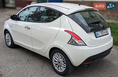 Хэтчбек Lancia Ypsilon 2013 в 