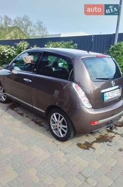 Хэтчбек Lancia Ypsilon 2009 в 