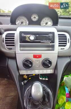 Хэтчбек Lancia Ypsilon 2009 в 
