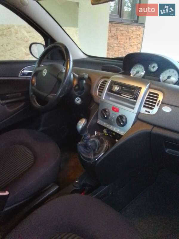 Хэтчбек Lancia Ypsilon 2009 в Киеве