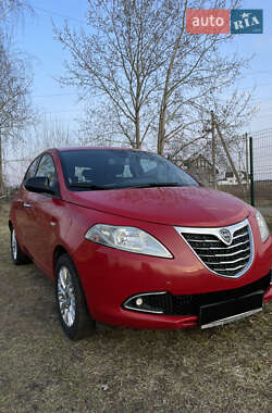 Хетчбек Lancia Ypsilon 2013 в 
