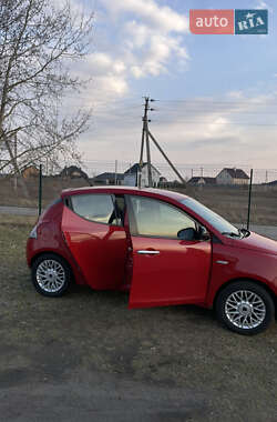 Хетчбек Lancia Ypsilon 2013 в 