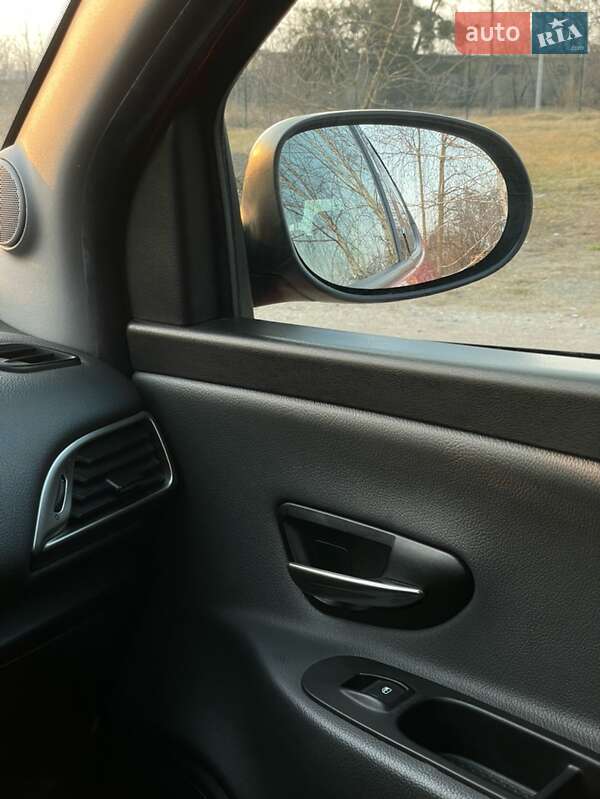 Хэтчбек Lancia Ypsilon 2013 в Ровно