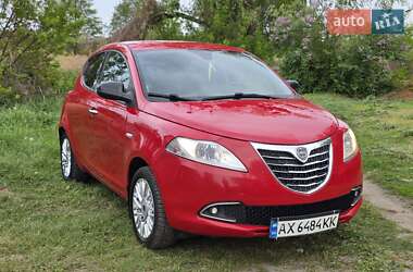 Хетчбек Lancia Ypsilon 2013 в 