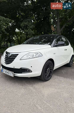 Хэтчбек Lancia Ypsilon 2012 в Киеве