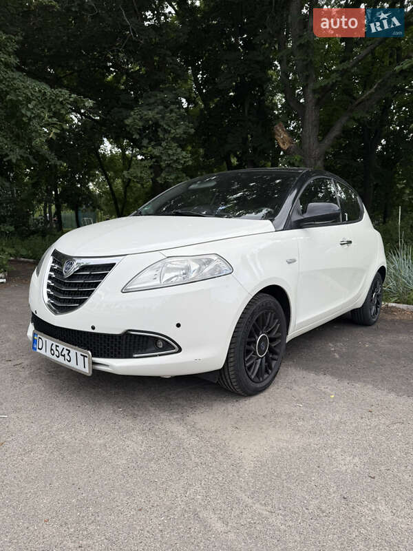 Lancia Ypsilon 2012