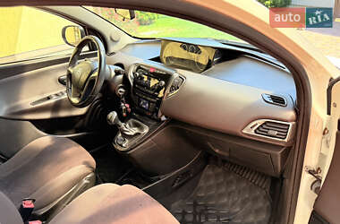 Хетчбек Lancia Ypsilon 2012 в 