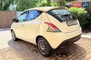 Хетчбек Lancia Ypsilon 2012 в 