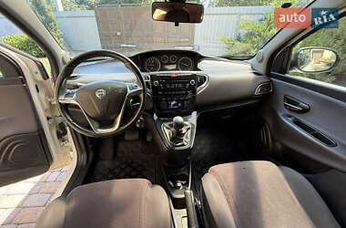 Хетчбек Lancia Ypsilon 2012 в 