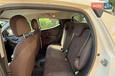 Хетчбек Lancia Ypsilon 2012 в 