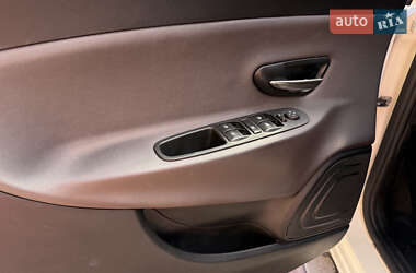 Хетчбек Lancia Ypsilon 2012 в 