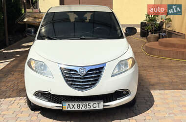 Хэтчбек Lancia Ypsilon 2012 в 