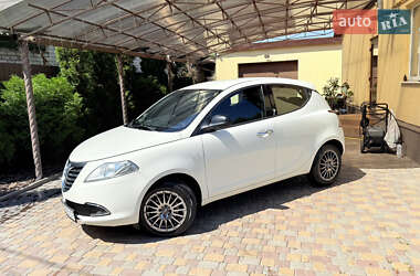Хэтчбек Lancia Ypsilon 2012 в 