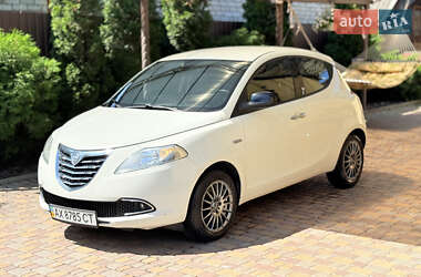 Хэтчбек Lancia Ypsilon 2012 в 