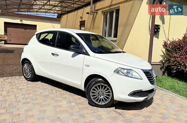 Хэтчбек Lancia Ypsilon 2012 в 