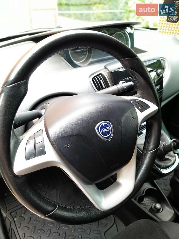 Хэтчбек Lancia Ypsilon 2012 в Ровно