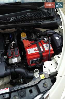 Хэтчбек Lancia Ypsilon 2012 в 