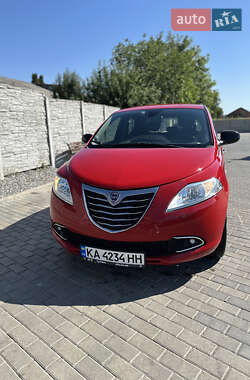 Хэтчбек Lancia Ypsilon 2012 в 