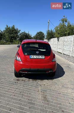 Хэтчбек Lancia Ypsilon 2012 в 