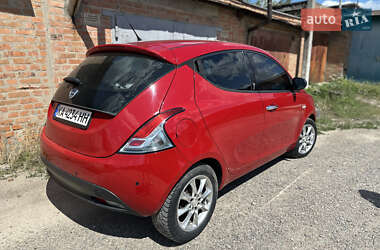 Хэтчбек Lancia Ypsilon 2012 в 