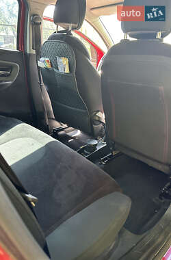 Хэтчбек Lancia Ypsilon 2012 в 