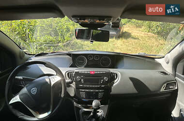 Хэтчбек Lancia Ypsilon 2012 в 