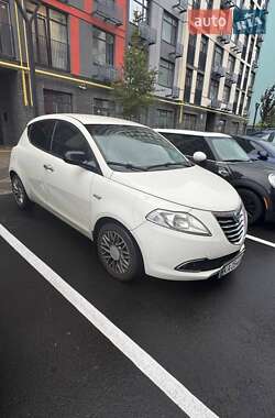 Хетчбек Lancia Ypsilon 2012 в 