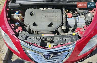 Хетчбек Lancia Ypsilon 2013 в 