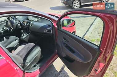 Хетчбек Lancia Ypsilon 2013 в 