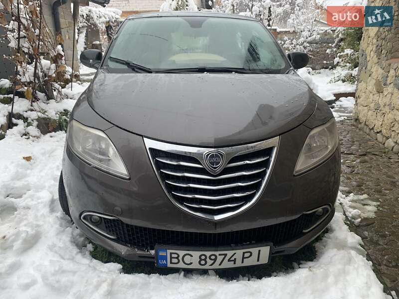 Lancia Ypsilon 2012