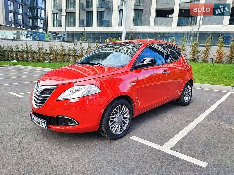Хэтчбек Lancia Ypsilon 2012 в Киеве